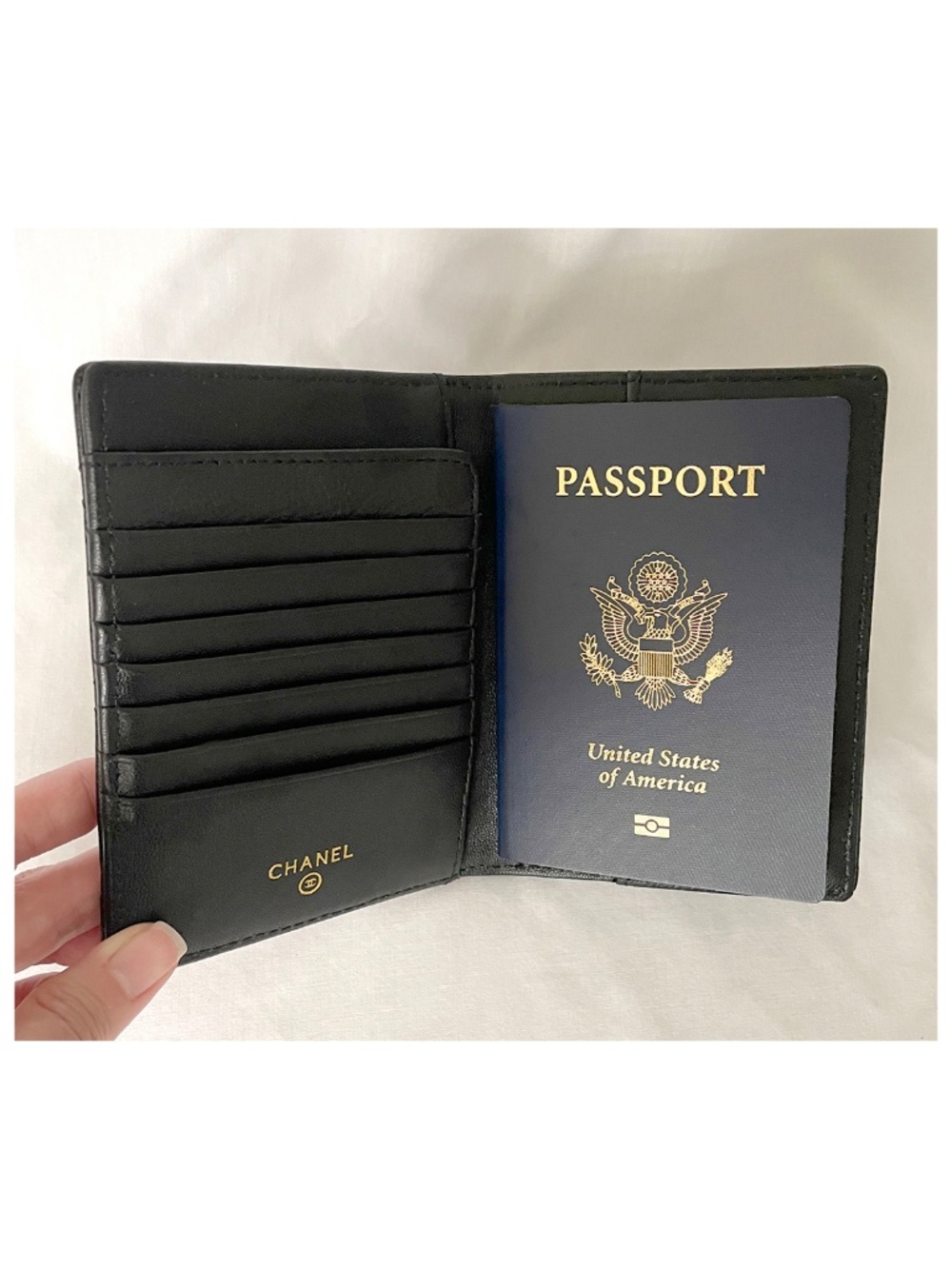 Chanel GWP Passport Holder Black and Gold - Picture 9 of 9